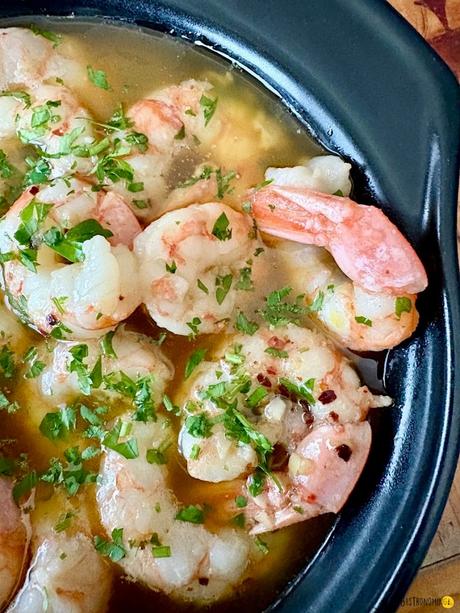 Gambas al ajillo, tradición española en una receta