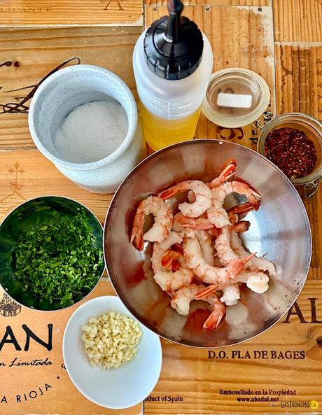 Gambas al ajillo, tradición española en una receta