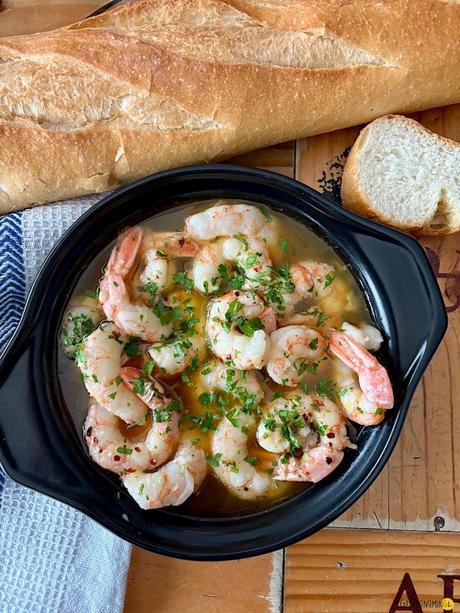 Gambas al ajillo, tradición española en una receta