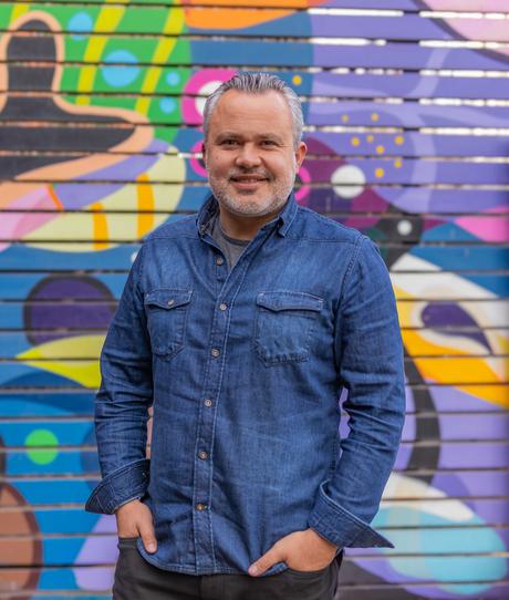 Columna de opinión I Día Mundial del Sticker: una forma de arte y comunicación que evoluciona junto con la tecnología Ariel Jeria