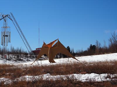 Los Picapiedra, unos dinosaurios y Bigfoot te saludan llegando a Cripple Creek