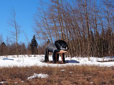 Los Picapiedra, unos dinosaurios y Bigfoot te saludan llegando a Cripple Creek Los Picapiedra, unos dinosaurios y Bigfoot te saludan llegando a Cripple Creek