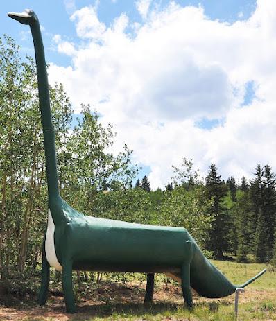 Los Picapiedra, unos dinosaurios y Bigfoot te saludan llegando a Cripple Creek Los Picapiedra, unos dinosaurios y Bigfoot te saludan llegando a Cripple Creek