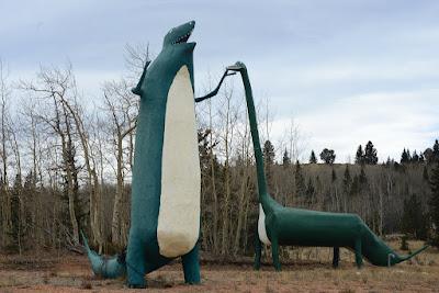 Los Picapiedra, unos dinosaurios y Bigfoot te saludan llegando a Cripple Creek Los Picapiedra, unos dinosaurios y Bigfoot te saludan llegando a Cripple Creek