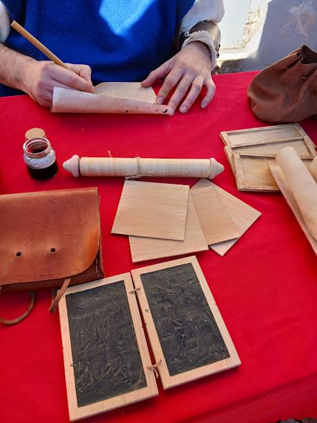 MÁS QUE SOLDADOS. EL LIBRARIUS, LA BUROCRACIA EN LAS LEGIONES.