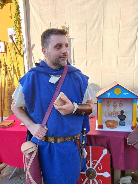 MÁS QUE SOLDADOS. EL LIBRARIUS, LA BUROCRACIA EN LAS LEGIONES.