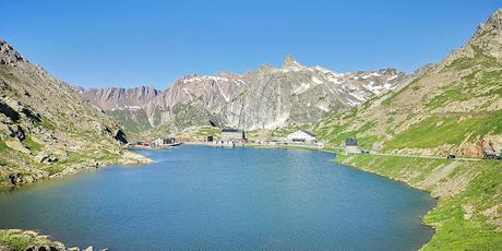 Pointe de Drône (2.948  m.) desde el Col Grand St. Bernard