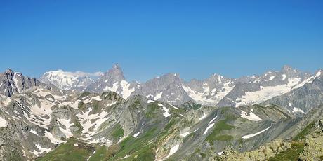 Pointe de Drône (2.948  m.) desde el Col Grand St. Bernard