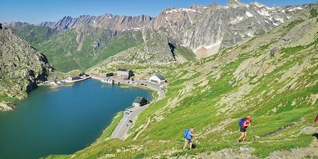 Pointe de Drône (2.948  m.) desde el Col Grand St. Bernard