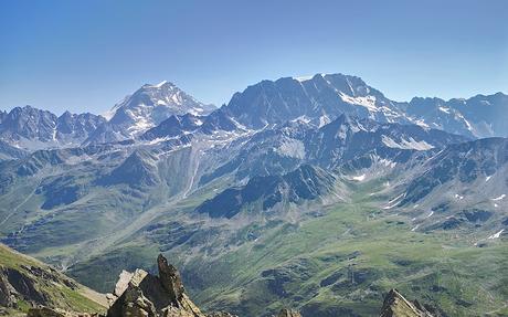 Pointe de Drône (2.948  m.) desde el Col Grand St. Bernard