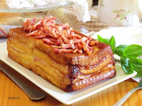 Pastel de jamón,  queso y beicon crujiente