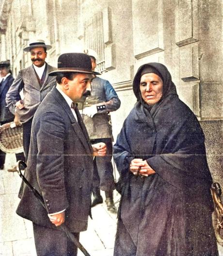 La pescadera Paulina Polidura, muy popular en Santander en Madrid para dar el pésame á SS. MM. por la muerte de la infanta María Teresa