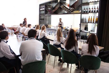 Descubre Cómo Transformar tu Futuro con los Mejores Cursos de Hostelería en España