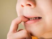 Porqué peques muerden uñas