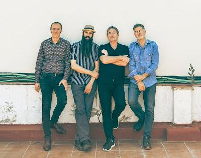 TRACK DOGS: 'AMOR DE MI VIDA'