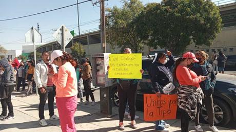 Padres de familia exigen respuesta ante posible reubicación de la Escuela Primaria Tipo 21 de agosto