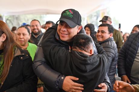 Gobernador Ricardo Gallardo entrega camino Cerritos-San Pedro de los Hernández en beneficio de 16 mil usuarios Gobernador Ricardo Gallardo entrega camino Cerritos-San Pedro de los Hernández en beneficio de 16 mil usuarios