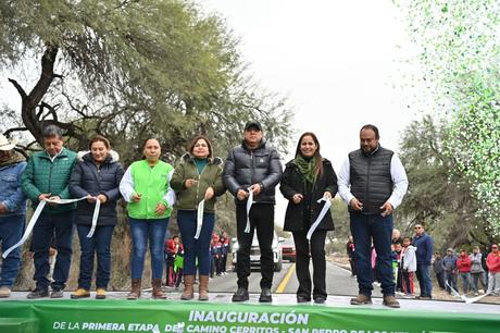 Gobernador Ricardo Gallardo entrega camino Cerritos-San Pedro de los Hernández en beneficio de 16 mil usuarios Gobernador Ricardo Gallardo entrega camino Cerritos-San Pedro de los Hernández en beneficio de 16 mil usuarios