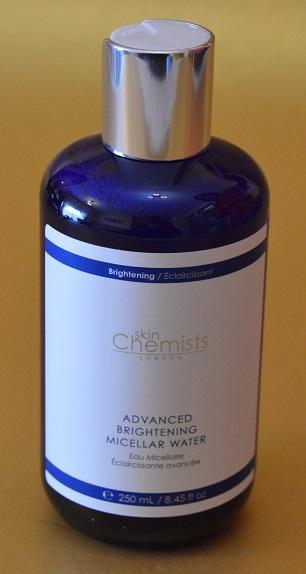 El agua micelar “Advanced Brightening Micellar Water” de SKIN CHEMISTS