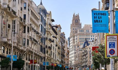Guía para familias latinoamericanas que quieren comprar una vivienda en Madrid