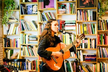 «El Pasaje Café” con resistencia cultural y creatividad acerca la música y la literatura a la comunidad en Viña del Mar «El Pasaje Café” con resistencia cultural y creatividad acerca la música y la literatura a la comunidad en Viña del Mar