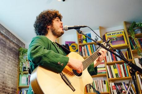 «El Pasaje Café” con resistencia cultural y creatividad acerca la música y la literatura a la comunidad en Viña del Mar «El Pasaje Café” con resistencia cultural y creatividad acerca la música y la literatura a la comunidad en Viña del Mar