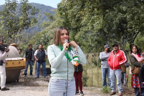 Arranca rehabilitación del camino Aquismón-Tambaque-San Pedro de las Anonas gracias a gestión de la Senadora Ruth González