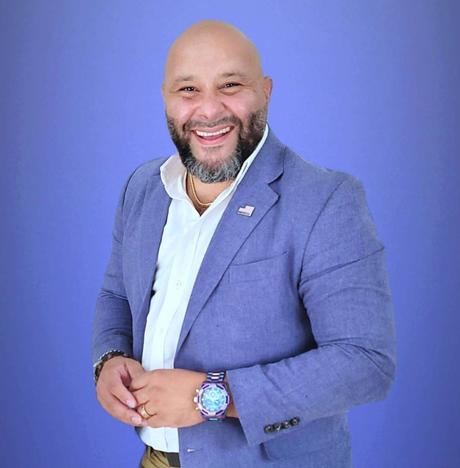 Edwin ‘El Calvito’ Reyes sacude el 2025 con «El Karma»