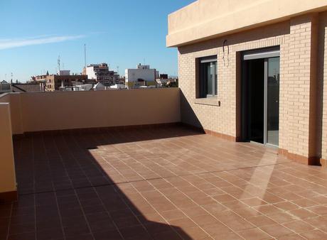 ¿La reparación de la terraza del último piso es cubierta del edificio y por tanto de la comunidad de vecinos?