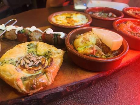 Bodega Biarritz: Un festín gastronómico en el corazón de Barcelona Bodega Biarritz 1881 Tapas bar 3