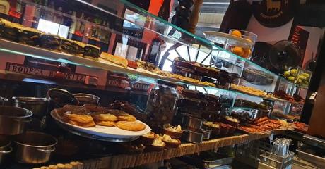 Bodega Biarritz: Un festín gastronómico en el corazón de Barcelona Bodega Biarritz 1881 Tapas bar 3