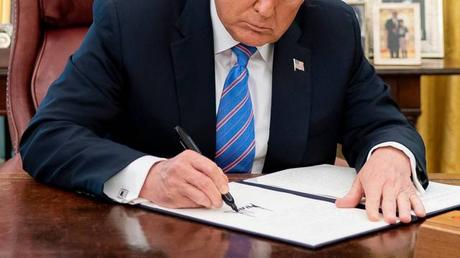 El ataque de Trump contra la diversidad, la equidad y la inclusión provoca una reacción popular