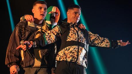 KNEECAP -TU NUEVA BANDA FAVORITA KNEECAP -TU NUEVA BANDA FAVORITA