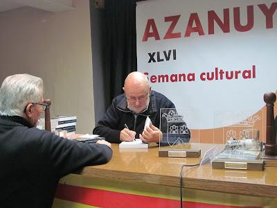 El autor firmó decenas de ejemplares juan antonio lleida