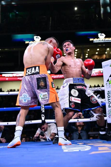 Misael «El Chino» Rodríguez derrota a Omar Chávez en la vibrante Arena Potosí