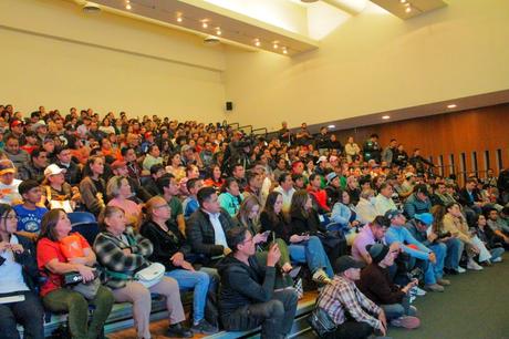Julio César Chávez motiva a las juventudes potosinas con mensaje de superación y prevención de adicciones