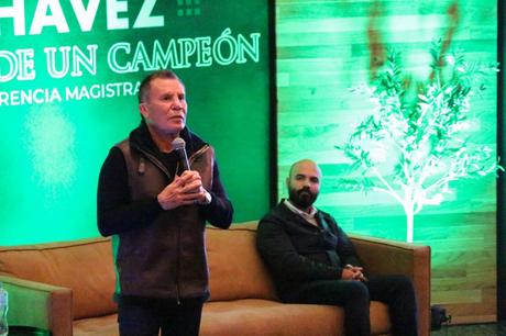 Julio César Chávez motiva a las juventudes potosinas con mensaje de superación y prevención de adicciones