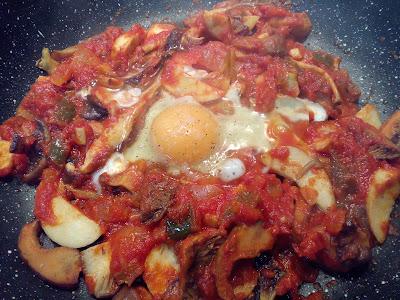 SETAS CON PISTO Y HUEVO