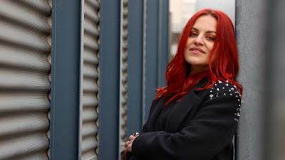 Con un martillo, Sara García, astronauta, “rompería el muro que separa las ciencias de las letras”.