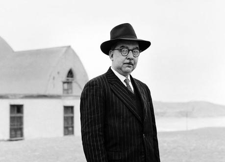 Adán, mártir de los manicomio y las letras