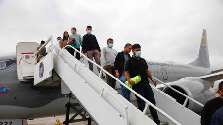 Petro destaca migrantes llegan a Colombia sin esposas puestas.