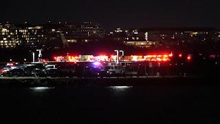 Sin rastro de sobrevivientes de avión chocó con helicoptero en Washington