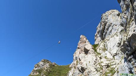 La SENDA EL HACHERO y PUERTOS DE ÁLIVA desde FUENTE DÉ Teleférico sobre el Hachero, en Fuente Dé