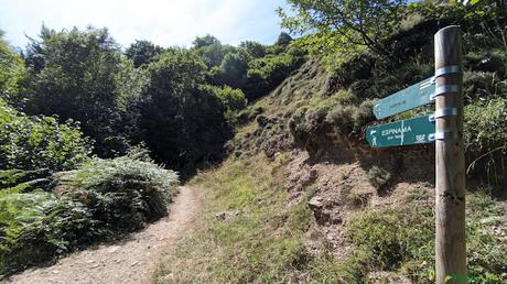 La SENDA EL HACHERO y PUERTOS DE ÁLIVA desde FUENTE DÉ Señalización camino a Fuente Dé