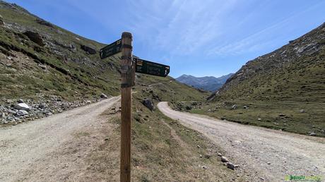 La SENDA EL HACHERO y PUERTOS DE ÁLIVA desde FUENTE DÉ Cruce en la pista de los Puertos de Áliva