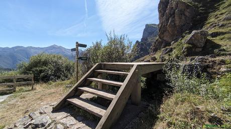 La SENDA EL HACHERO y PUERTOS DE ÁLIVA desde FUENTE DÉ Desvío hacia Fuente Dé desde los Puertos de Áliva