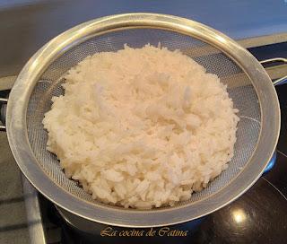 Salteado de arroz jazmín con pollo y frutos secos