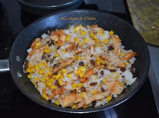 Salteado de arroz jazmín con pollo y frutos secos