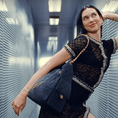 Dua Lipa y Chanel reescriben el significado de la elegancia moderna