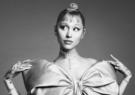 Ariana Grande deja su huella en el brillo eterno de Swarovski